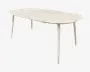 Rektangulært bord med blødt afrundede hjørner og en lys træfinish. Bordpladen har en glat, mat overflade med synlige træårer. Bordet står på fire slanke, let udadskrånende ben, hvilket giver et moderne og minimalistisk udtryk.