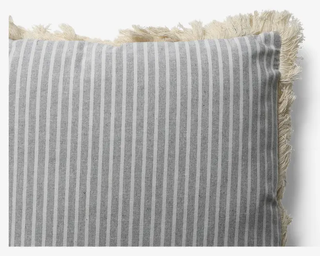 Pude grå m/frynser 45x45 cm 