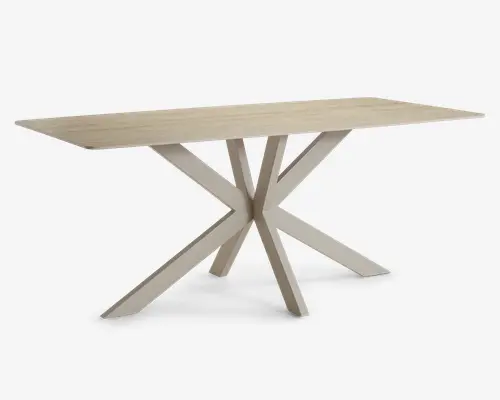 Rektangulær bordplade i lyst træ med en skulpturel krydset søjlefod i en lys beige finish.