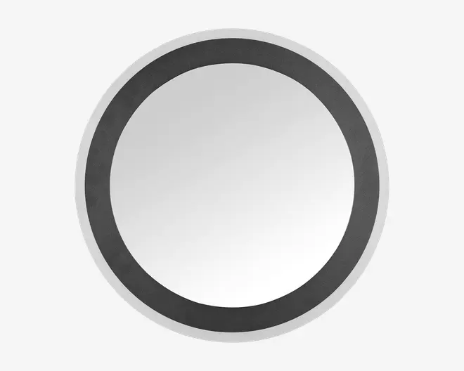 Et rundt spejl med en bred, mat sort ramme, der skaber en markant kontrast til den reflekterende overflade. Rammen er glat og jævnt proportioneret, hvilket giver spejlet et moderne og minimalistisk udtryk. Spejlets design er enkelt og elegant, velegnet til moderne indretning.