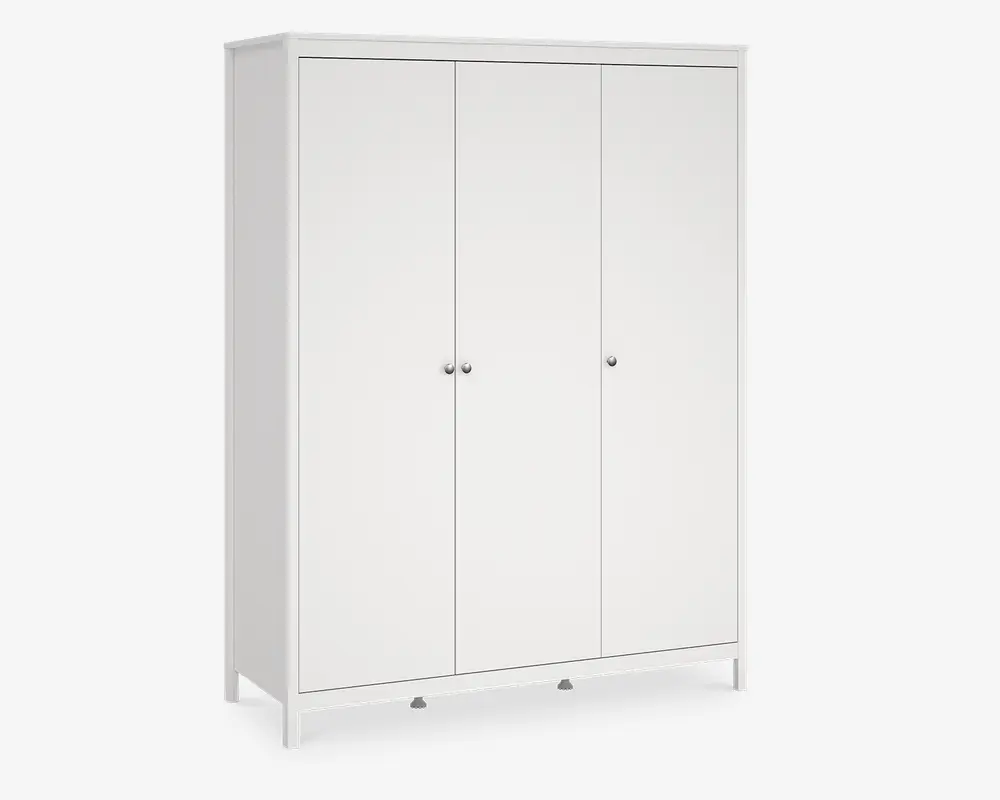 En stor, fritstående enhed med et minimalistisk design, der har tre høje, flade låger i mat hvid finish. Hver låge har en lille, rund metalknop for nem åbning. Enheden står på korte ben, hvilket giver en let hævning fra gulvet, og har et rent, moderne udseende uden synlige hængsler eller dekorative elementer.