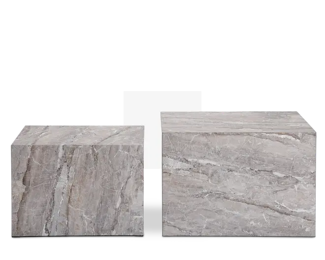 Sæt med to rektangulære blokke lavet af grå marmor med naturlige hvide og mørkere grå årer. Blokkene har en glat, poleret overflade og et moderne, minimalistisk design. Den ene blok er lidt højere og smallere, mens den anden er lavere og bredere. Begge dele fremhæver marmorets unikke, organiske mønstre.