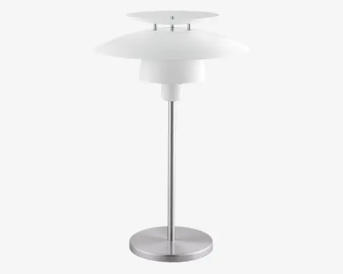 Moderne bordlampe med fod og stang i børstet metal samt en hvid, flerdelt, cirkulær lampeskærm. Skærmen består af tre overlappende skiver, der spreder lyset jævnt og giver en blød, blændfri belysning. Lampen har et minimalistisk og nutidigt udtryk, velegnet til skrivebordet eller natbordet.