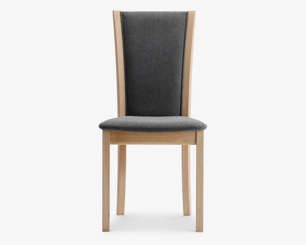 Stol med høj, let buet ryg, der er polstret med mørkegråt stof. Sædet er også polstret og betrukket med samme mørkegrå stof. Stel og ben er lavet af lyst træ, hvilket giver en moderne kontrast til polstringen. Designet er slankt og moderne med rene linjer og en komfortabel, støttende ryg.