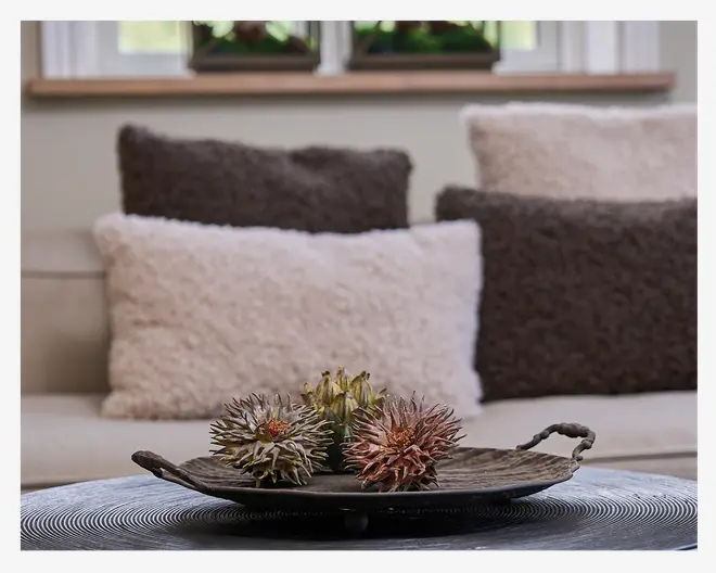 Pude plys brun 50x50 cm 