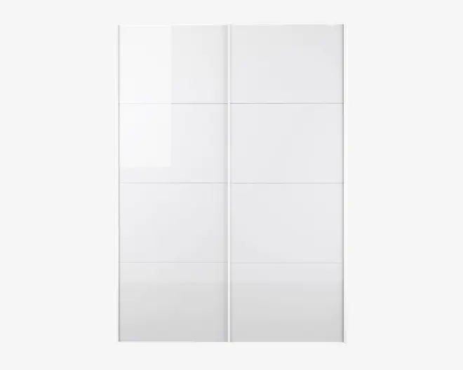 Høj, rektangulær enhed med to store skydedøre i blank hvid finish. Dørene er opdelt i vandrette paneler, hvilket giver et moderne og minimalistisk udtryk. Rammen er slank og hvid, hvilket skaber et ensartet udseende.