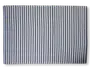 Rektangulært stykke stof med et mønster af jævnt fordelte lodrette marineblå og hvide striber. Striberne har samme bredde, hvilket giver et klassisk, rent og symmetrisk udtryk. Materialet ser glat og tæt vævet ud.