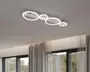 Loftmonteret lampe med et moderne design bestående af fem sammenhængende, oplyste ringe i forskellige størrelser. Ringene overlapper hinanden og danner et kunstnerisk og nutidigt udtryk. Lampen udsender et blødt, jævnt hvidt lys og sidder tæt på loftet, hvilket gør den velegnet til rum med lav loftshøjde. Det minimalistiske udtryk passer godt til moderne indretning.