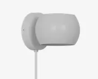En moderne vægmonteret lampe med en glat, mat grå overflade. Lampen har en rund, cylindrisk skærm, der leder lyset nedad. Basen er cirkulær og matcher skærmen i farve og tekstur. En synlig ledning går ud fra bunden af lampen til strømtilslutning.