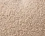 Nærbillede af et tekstureret, beige bouclé-stof med tætte, løkkede garner, der giver en blød og hyggelig overflade. Materialet har et let ujævnt, nopret udseende med diskrete farvevariationer og små, skinnende fibre spredt ud over for ekstra visuel effekt.