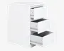 En hvid, rektangulær opbevaringsenhed med tre rummelige skuffer, som alle er åbne. Skufferne har et glat, grebsfrit frontdesign og metalskinner for nem udtrækning. Enheden har et rent, moderne udseende med mat finish.