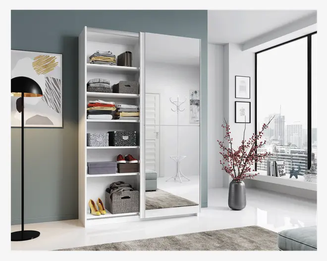 Garderobeskab med en spejllåge