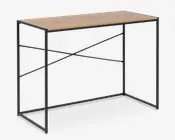 Rektangulært bord med en lys træbordplade og et minimalistisk sort metalstel. Stellet har åbne sider og et krydsdesign bagpå for ekstra stabilitet. Bordet har et moderne, industrielt udtryk med rene linjer og uden skuffer eller hylder.