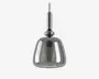 Loftlampe med en blank, røggrå glasskærm i en rund, klokkeformet udformning. Skærmen er semitransparent, så man kan ane pæren indeni. Lampen hænger i en sort ledning og har en stilren, metallisk detalje over skærmen, hvilket giver et moderne og elegant udtryk.