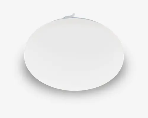 Rundt, loftmonteret armatur med en glat, hvid diffuser, der giver jævn belysning. Lampen har et lavt profil-design, hvilket gør den velegnet til rum med lav loftshøjde. Kanten er sømløs, og overfladen er mat, hvilket giver et moderne og minimalistisk udtryk.