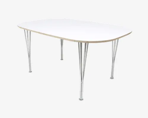 Rektangulært bord med afrundede hjørner, glat hvid bordplade og tynde, skråtstillede kromben. Bordpladen har en slank profil med en lys træ-kant, hvilket giver et moderne og minimalistisk udtryk.