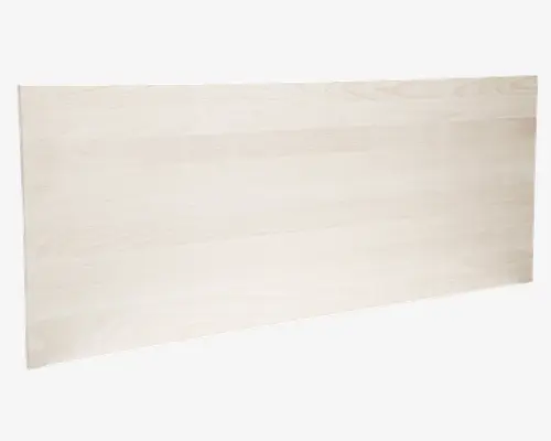 Rektangulær, flad træplade med en glat, lys birkefinish. Overfladen er jævn og uden dekoration, med diskrete naturlige træårer. Kanterne er lige og skarpt skåret, hvilket giver et moderne og minimalistisk udtryk.