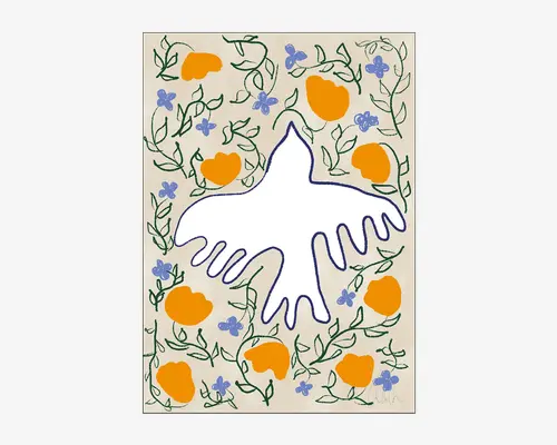 Billedet viser en stiliseret omrids af en fugl i flugt, tegnet med en kraftig blå linje og udfyldt med hvid. Rundt om fuglen er der håndtegnede grønne ranker med orange og lilla blomster spredt ud over det hele. Baggrunden er lysebeige, hvilket giver designet et blødt og kunstnerisk udtryk.