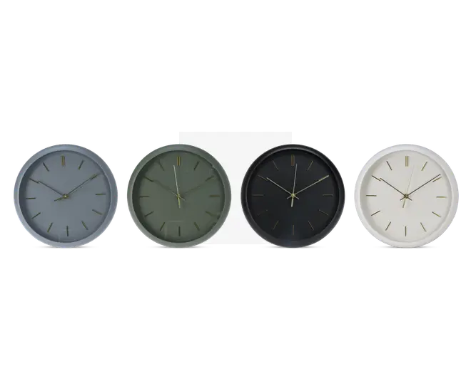 Fire runde vægure vises side om side, hver med et minimalistisk design med tynde gyldne time-, minut- og sekundvisere samt enkle gyldne time-markeringer. Urskiverne har fire forskellige matte farver: lysegrå, olivengrøn, sort og offwhite. Urskiverne er rene og enkle uden tal eller ekstra dekorationer.