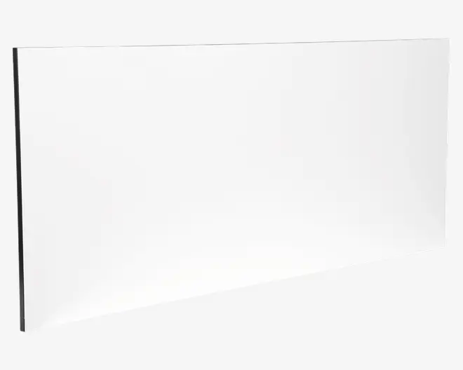 Et klart, rektangulært akrylpanel med glatte kanter og blank overflade. Panelet er gennemsigtigt, så lys kan passere igennem, og har en ensartet tykkelse. Det fremstår robust og egnet som beskyttende afskærmning eller udstillingsflade.