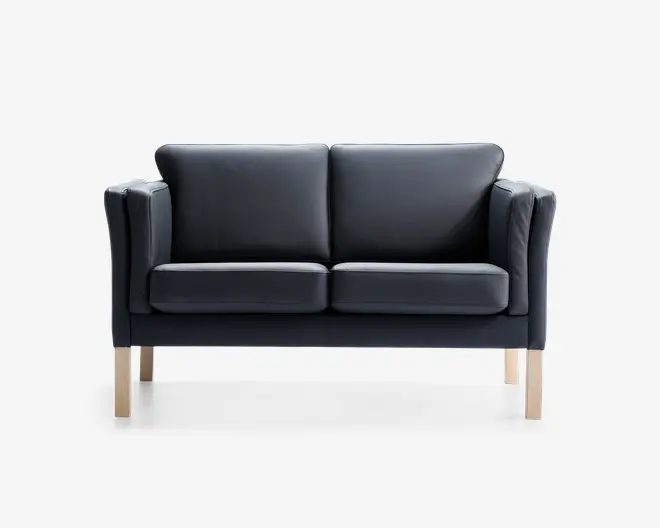 Sofa 2 pers. klassisk design sort læder
