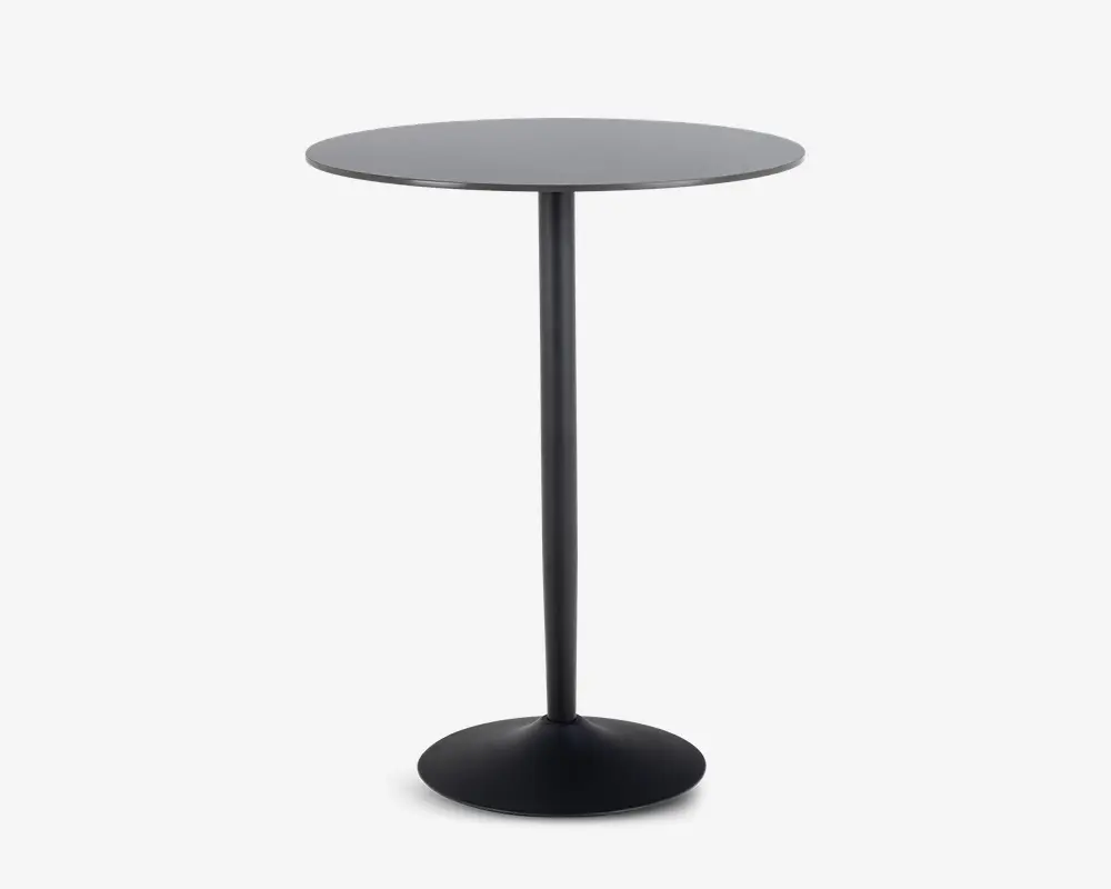 Et moderne, rundt bord med en glat, mat sort overflade. Bordet har et enkelt, slankt midterben, der går ned til en bred, cirkulær fod for stabilitet. Designet er minimalistisk og stilrent, velegnet til moderne indretning eller erhvervsmiljøer.