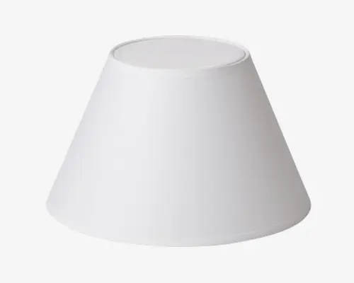 Enkel, konisk lampeskærm med en glat, mat hvid overflade. Skærmen har en bred åbning i bunden og en smallere top, hvilket giver en jævn lysspredning. Det rene og minimalistiske design gør den alsidig til forskellige indretninger.