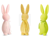 Tre dekorative kaninfigurer i pastelfarver – lyserød, gul og lysegrøn – hver med et matchende satinbånd bundet om halsen. Kaninerne har en glat, mat overflade og minimalistiske detaljer med lange, opretstående ører og en enkel, rundet krop.