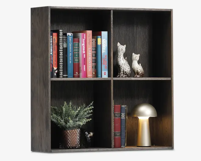 Væghængt bogreol røget eg