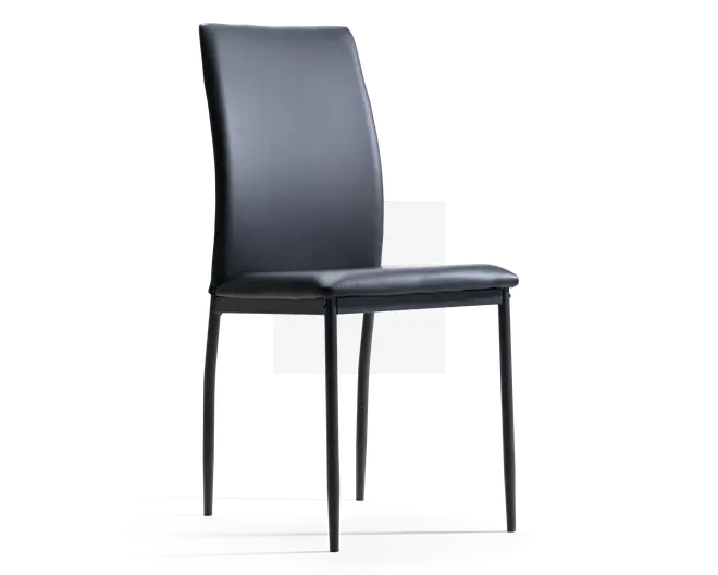 Stol med et slankt, moderne design, der har en høj, let buet ryg og en polstret sæde, begge betrukket med glat sort materiale. Stolen har slanke, lige metalben med mat sort finish, hvilket giver et minimalistisk og nutidigt udtryk. Det samlede udseende er elegant og velegnet til spise- eller kontormiljøer.