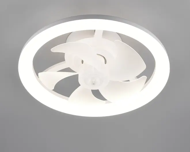 Loftlampe i hvid med ventilator