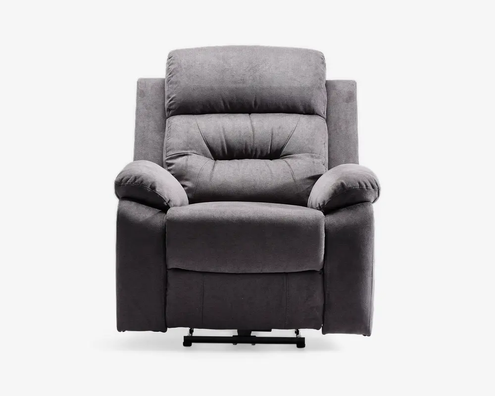 Blød, polstret lænestol betrukket med mørkegråt stof. Stolen har tykke, polstrede armlæn, høj ryg med lette syninger og en bred, komfortabel siddeflade. Designet er moderne og indbydende med diskrete syningsdetaljer og en solid, støttende konstruktion.