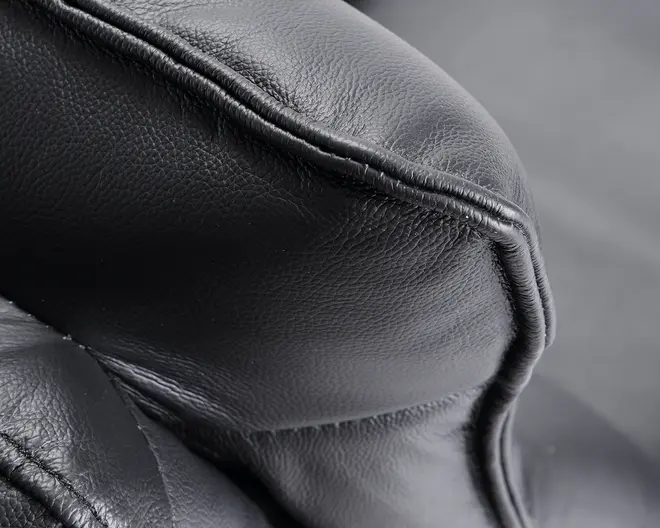 Stol m/indbygget skammel og løftefunktion