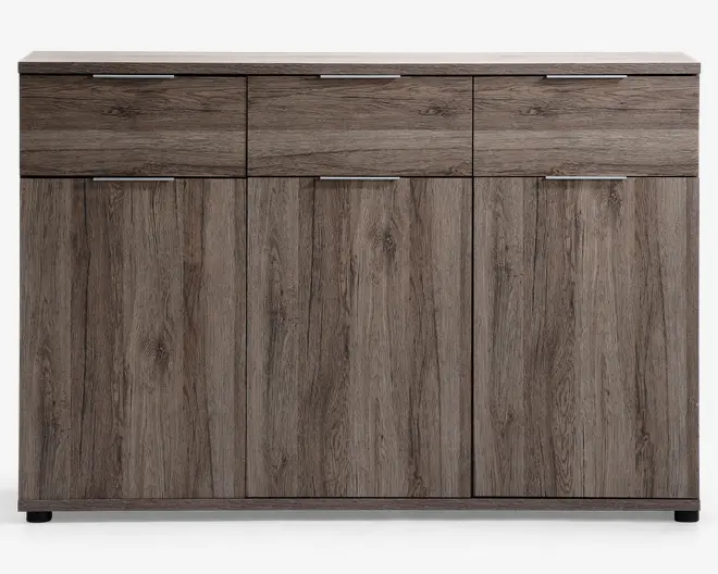 Rektangulært skab med naturlig træstruktur i en mellembrun farve. Har tre vandrette skuffer øverst, hver med et slankt sølvhåndtag, samt tre lodrette låger nedenunder, også med matchende sølvhåndtag. Designet er moderne og minimalistisk med rene linjer og en glat overflade.