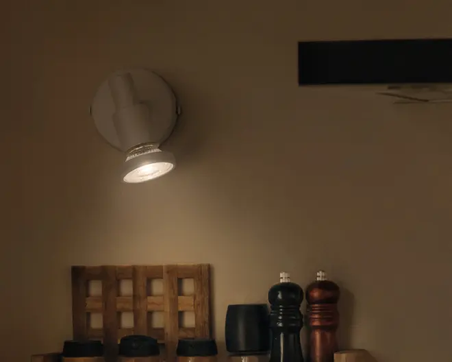 Spot 1xGU10 hvid L.8 cm