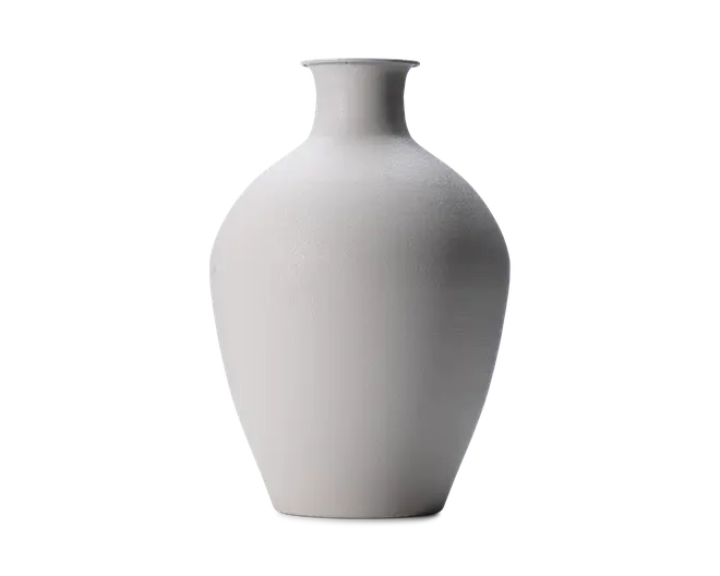 Enkel mat hvid vase med smal hals, let udadbøjet kant, rund krop og tilspidset bund.