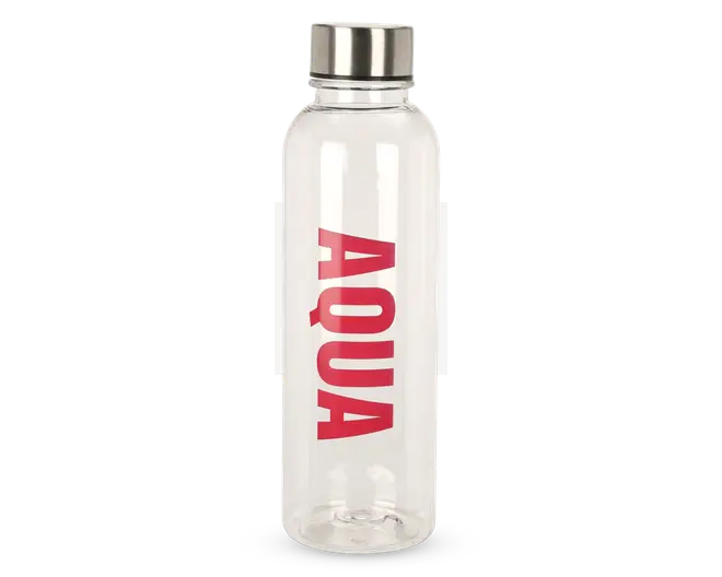 Klar cylindrisk flaske med et metallisk skruelåg, hvor ordet 'AQUA' er trykt lodret med fed rød skrift på siden. Flasken har en glat overflade og en bred åbning, der gør det nemt at fylde og rengøre.
