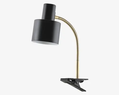 Lampe med en mat sort, cylindrisk lampeskærm og en fleksibel, guldfarvet svanehals, der gør det muligt at justere lysets retning. Basen har en solid sort metalklemme, så lampen nemt kan fastgøres til f.eks. borde eller hylder. Designet er moderne og funktionelt, velegnet til arbejds- eller læsebelysning.