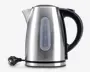 Elektrisk kedel i rustfrit stål med sort håndtag og bund. Har en gennemsigtig vandstandsmåler på siden, markeret med måleenheder fra 0,5L til 1,7L. Kanden har en bred tud for nem påfyldning og en aftagelig ledning for ekstra bekvemmelighed.