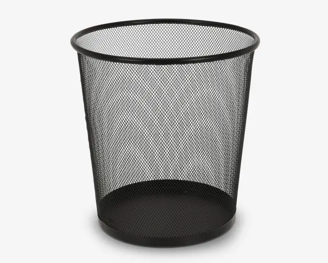Rund affaldsspand lavet af sort metalnet med solid bund og kant i metal. Netdesignet giver mulighed for at se indholdet og sikrer ventilation. Spanden har et enkelt, moderne udseende, der passer til kontor eller hjem.