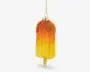 Et dekorativt ornament formet som en ispind, med en farvegradient fra gul til orange. Den øverste del er dækket af glitrende, teksturerede krymmel, og der er en metallisk hætte og løkke til ophængning. Ornamentet har en realistisk ispind i bunden.