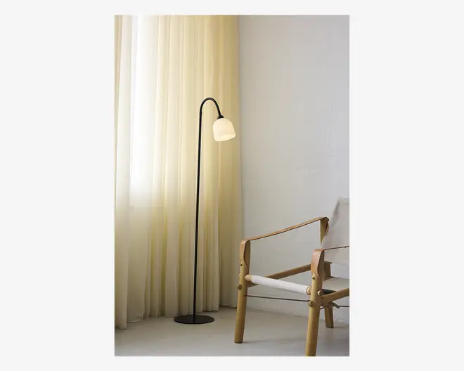 Gulvlampe Glow m. 1 arme sort H.130 cm