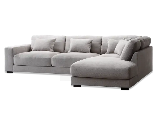 Moderne hjørnesofa i lysegråt stof med chaiselong til højre. Sofaen har brede, lavprofilerede armlæn og bløde, dybe sædehynder for ekstra komfort. Leveres med fem matchende ryghynder for øget støtte. Betrækket har en blød, tekstureret overflade, og sofaen står på korte, solide sorte ben.