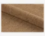 Nærbillede af et rullet stykke stof i en varm, mellembrun farve. Stoffet har en blød, tekstureret overflade med et diskret, ensartet vævemønster, hvilket giver det et hyggeligt og let plysset udseende. Materialet ser tykt og holdbart ud, velegnet til polstring eller boligindretning.