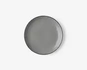 Rund tallerken med en glat, blank overflade i ensfarvet grå. Tallerkenen har en let forhøjet kant og et minimalistisk design, der passer til moderne borddækning.