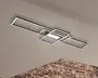 Loftmonteret lampe med et moderne geometrisk design bestående af krydsende rektangulære rammer. Lampen har en elegant sort finish med integrerede LED-lys langs de indvendige kanter, hvilket giver jævn belysning. Den centrale del er let hævet, hvilket tilføjer dybde og visuel interesse. Velegnet til moderne indretning og giver et minimalistisk, men markant udtryk.