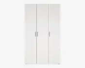 Høj, tredørs enhed med en glat, mat hvid overflade. Hver dør har et enkelt, lige sølvhåndtag placeret lodret i midten. Designet er minimalistisk og moderne med rene linjer og uden synlige hængsler eller dekorative elementer.