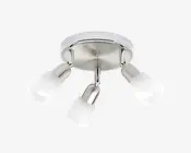Loftmonteret lampe med rund base i børstet metal og tre justerbare arme, hver med en mat glas-skærm. Armene er jævnt fordelt og kan rettes, så lyset fokuseres i forskellige retninger. Designet er moderne og stilrent, velegnet til nutidige indretninger.