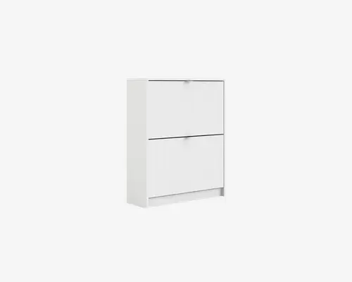 Et moderne, minimalistisk skab med mat hvid finish. Det har to store, flade fronter med diskrete horisontale riller til åbning, hvilket giver et stilrent og grebsfrit udtryk. Skabet har en rektangulær form og et kompakt design, der passer godt til små rum eller entréer.