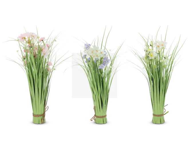 Tre bundter kunstige blomster med lange grønne stilke og blade, hver bundet sammen i bunden med snor. Blomsterne har sarte pastelfarver: ét bundt med lyserøde blomster, ét med hvide og lyse lilla blomster, og ét med hvide og gule blomster. Arrangementet er højt og slankt med et naturligt, vildblomst-udseende.